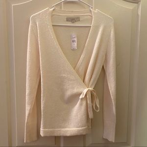 Make an Offer ❤️ NWT Loft Wrap V Neck Cream Cozy Sweater
